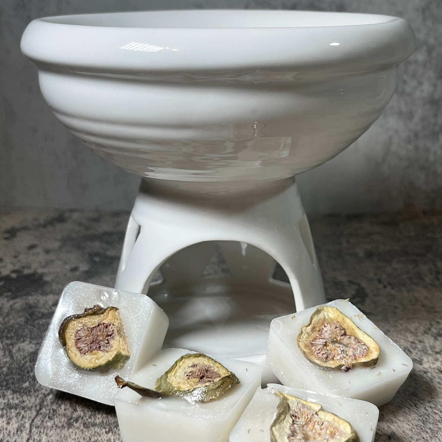 White tea light warmer with wax melts